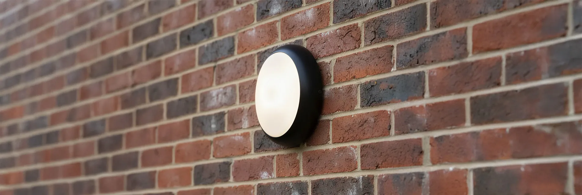 Noxion bulkhead Pro 2 monteret p&aring; en v&aelig;g